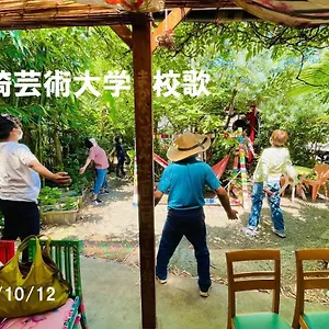 ゲストハウスとカフェと庭　釜ヶ崎芸術大学 大阪市